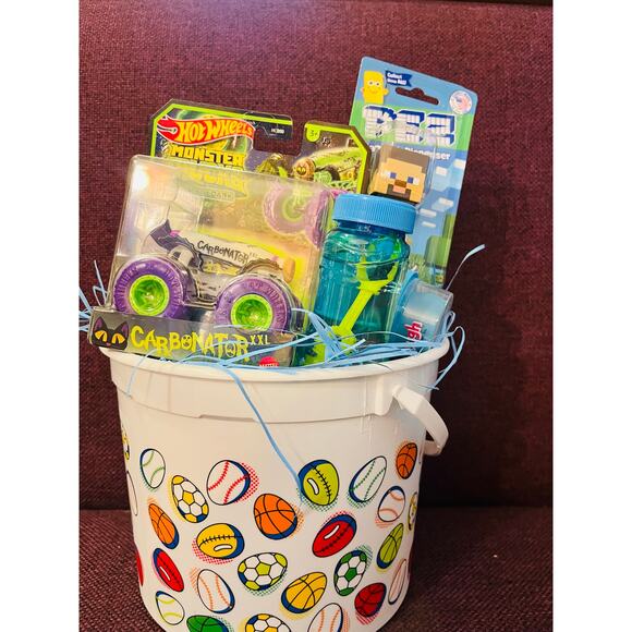 Minecraft gift bundle with a 40 50 preschool soft adorable throw hot wheels - Picture 5 of 5